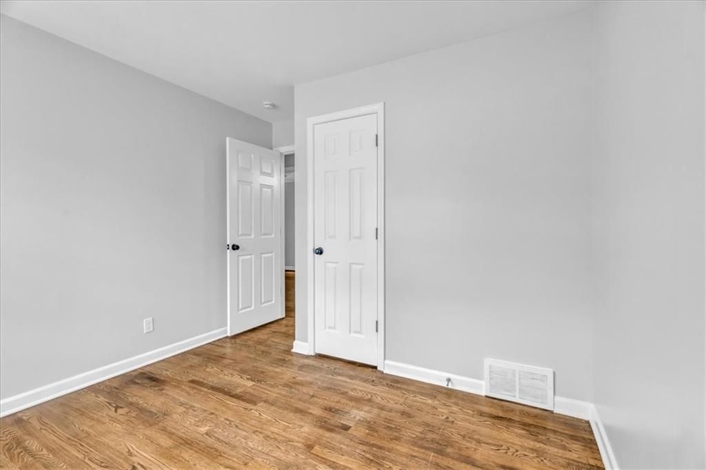 Photo 18 of 28 - 4641 N Brighton Avenue
