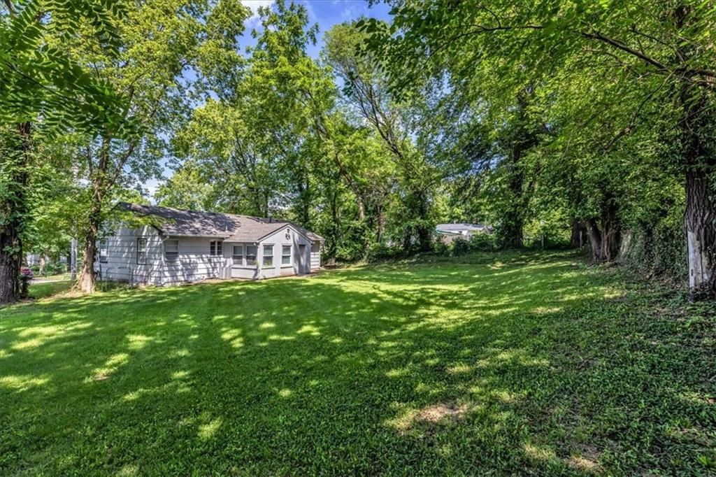 Photo 23 of 28 - 4641 N Brighton Avenue