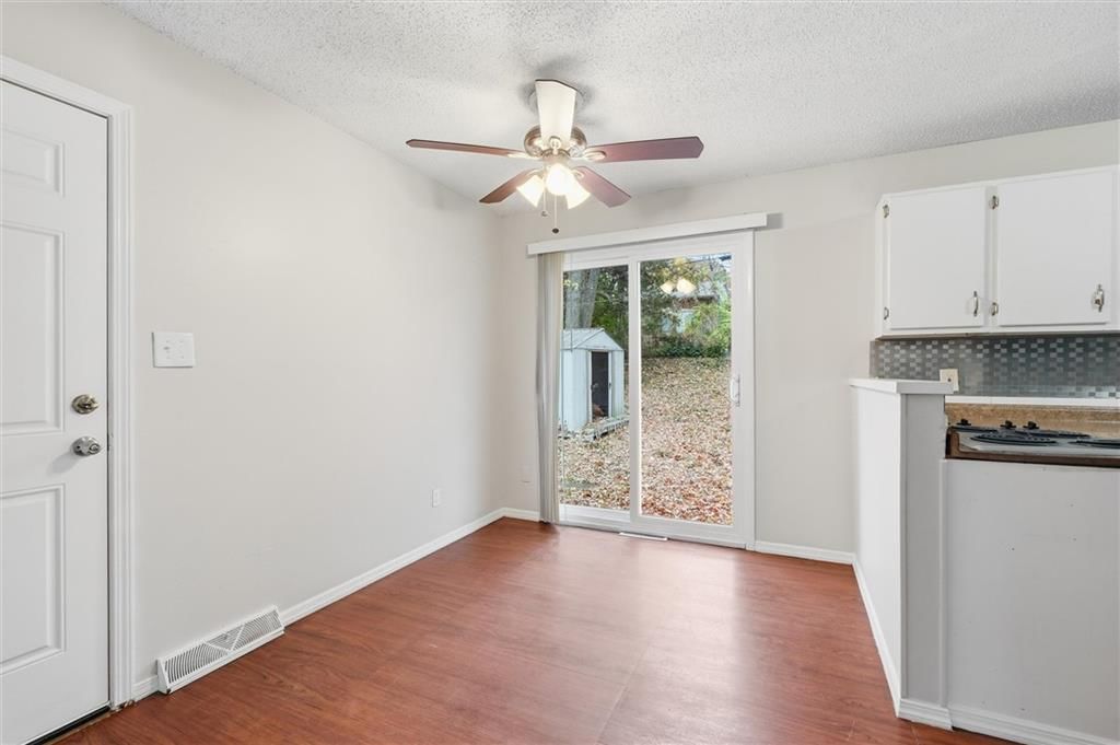 11216 Herrick Avenue — photo 9