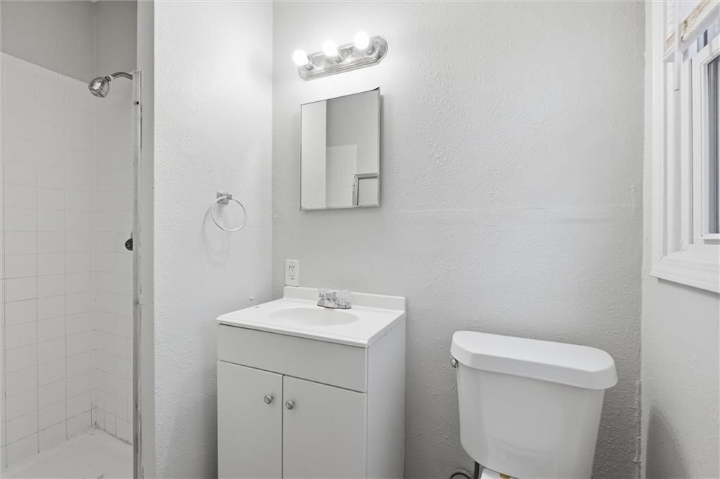 11216 Herrick Avenue — photo 12
