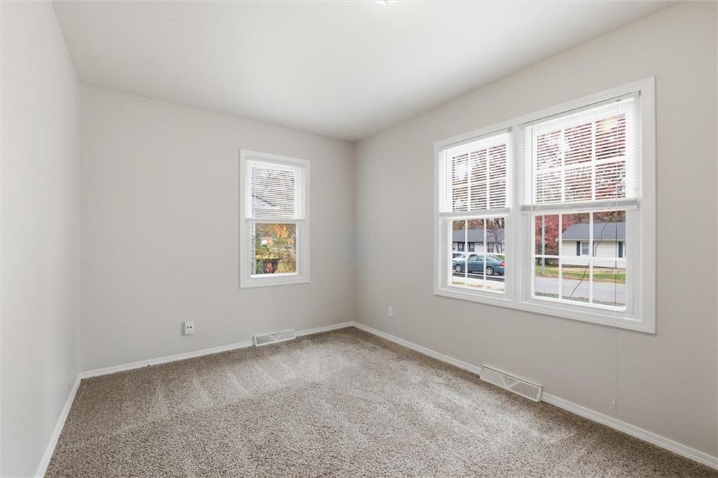 11216 Herrick Avenue — photo 15