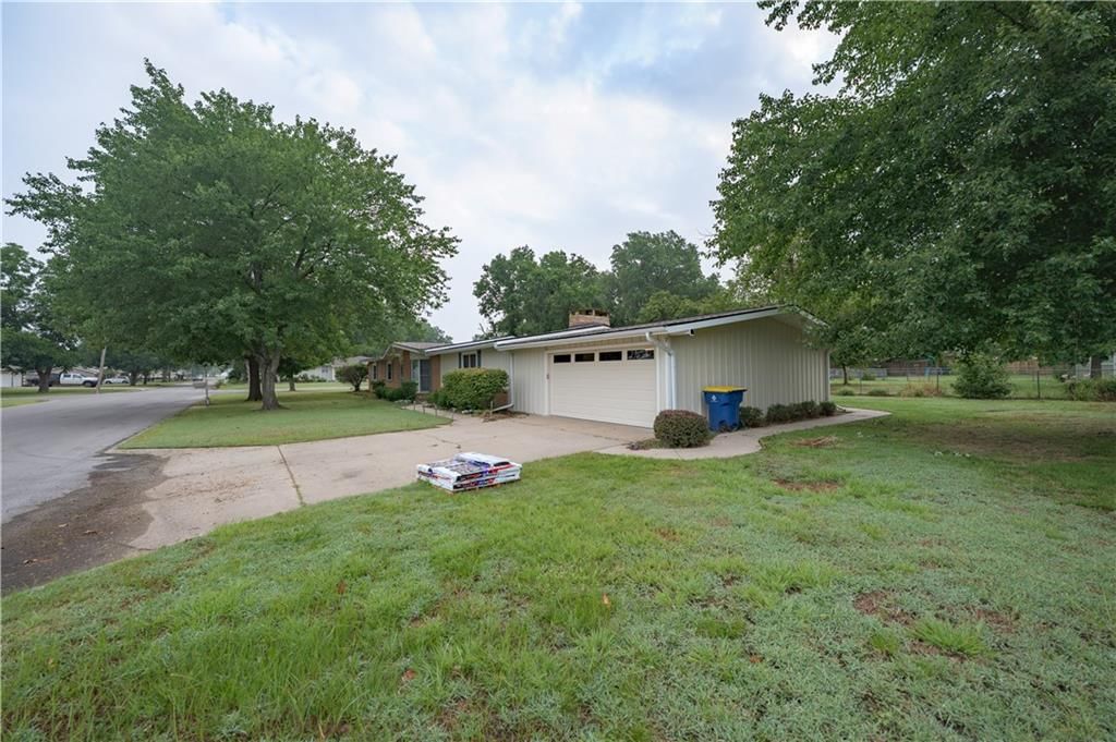 111 N Edgewood Drive — photo 15