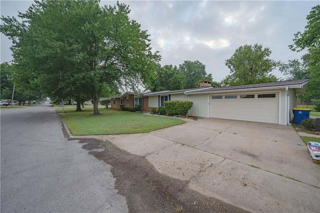 111 N Edgewood Drive — photo 16