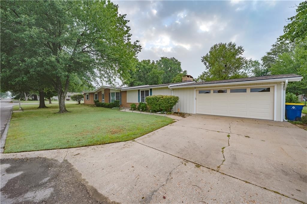 111 N Edgewood Drive — photo 17
