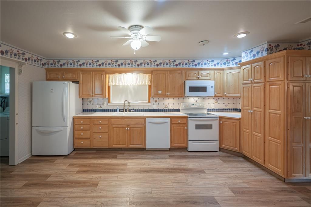 111 N Edgewood Drive — photo 41