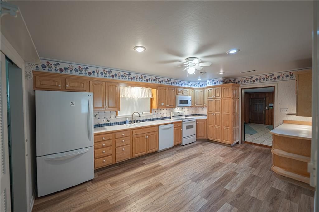111 N Edgewood Drive — photo 43