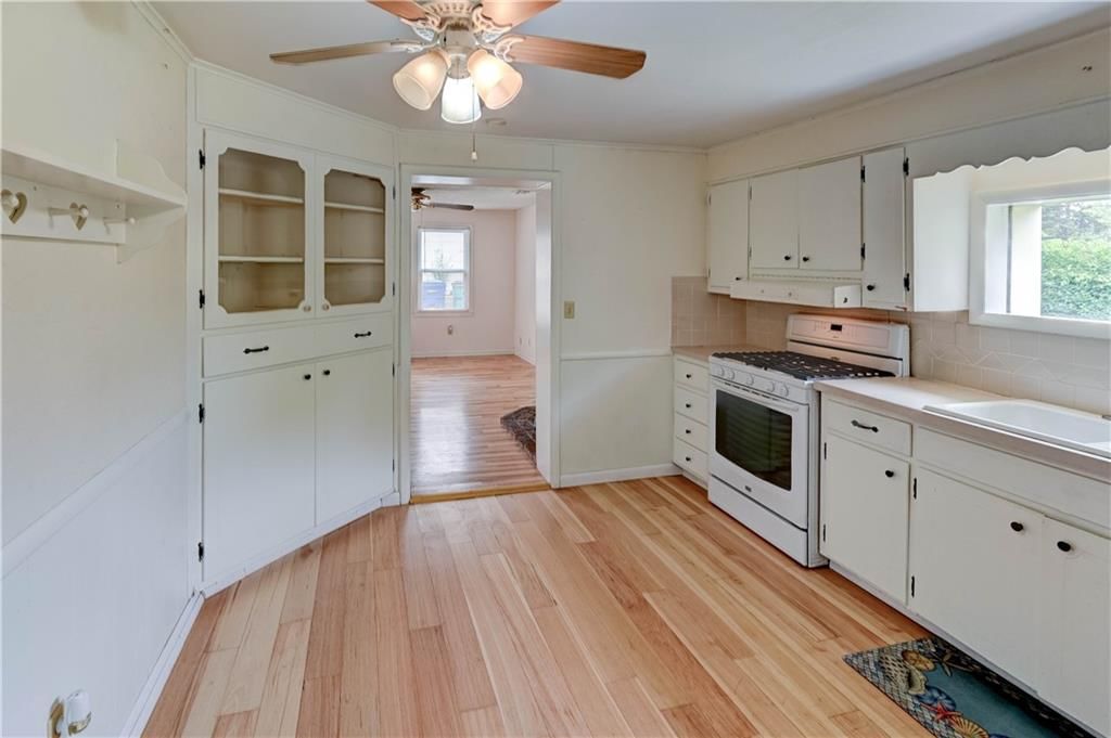 Photo 5 of 35 - 5300 Hardy Avenue