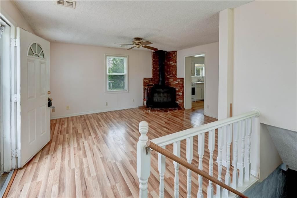 Photo 8 of 35 - 5300 Hardy Avenue