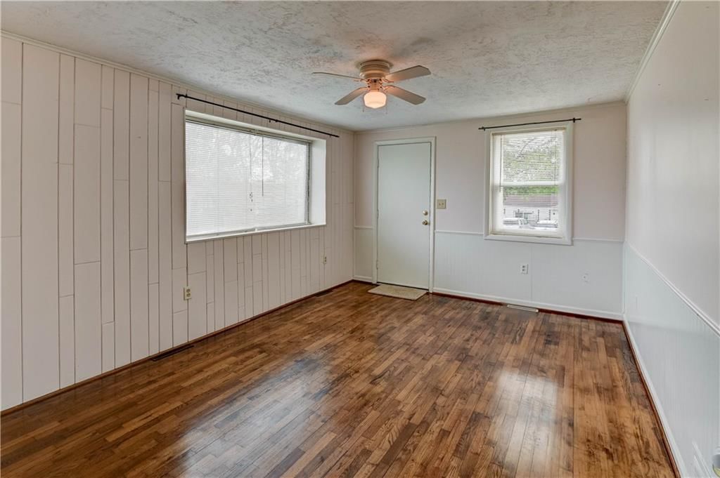 Photo 17 of 35 - 5300 Hardy Avenue