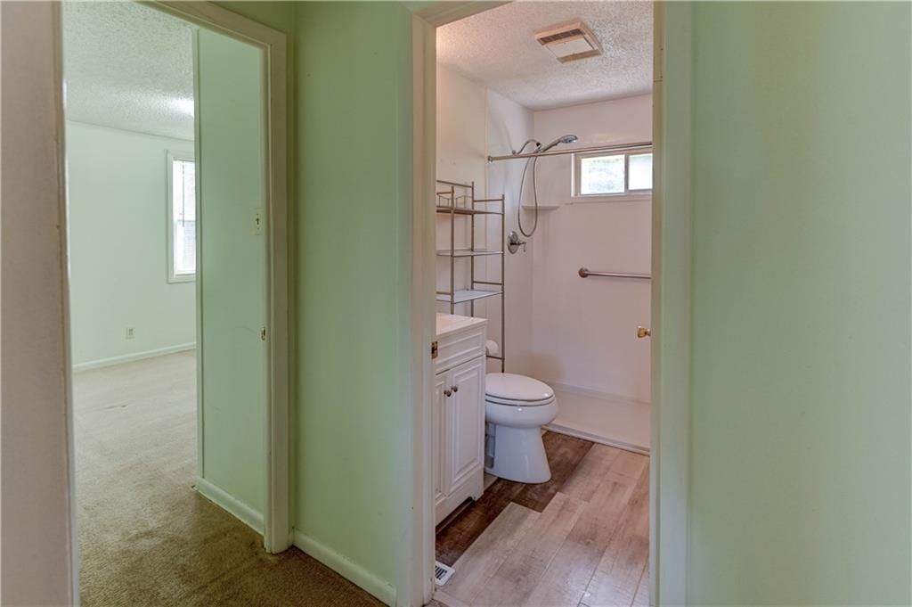 Photo 18 of 35 - 5300 Hardy Avenue