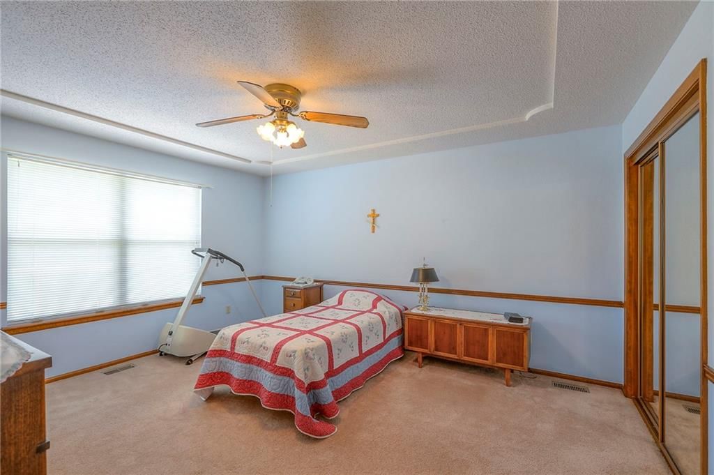 Photo 19 of 38 - 5211 S Megan Drive