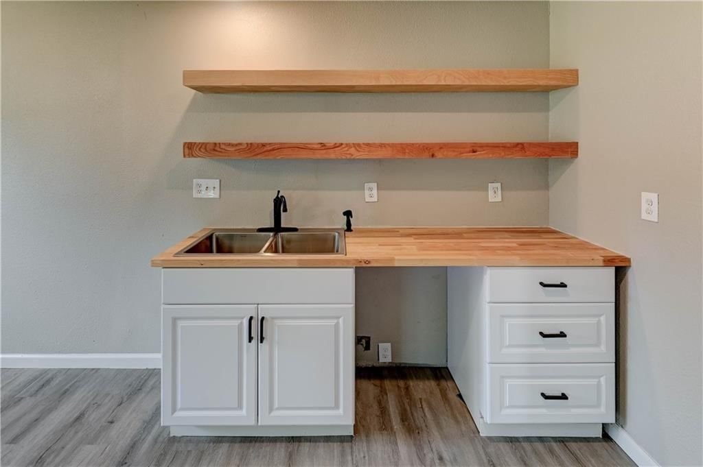 101 E Meadowbrook Court — photo 1