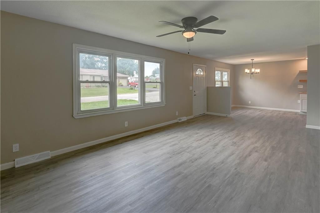 101 E Meadowbrook Court — photo 2