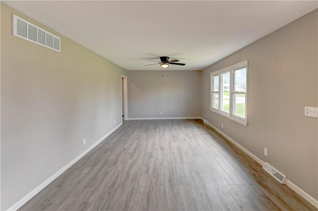 101 E Meadowbrook Court — photo 4