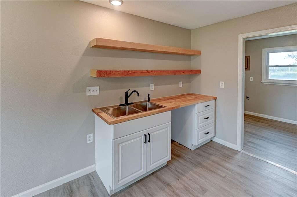 101 E Meadowbrook Court — photo 11