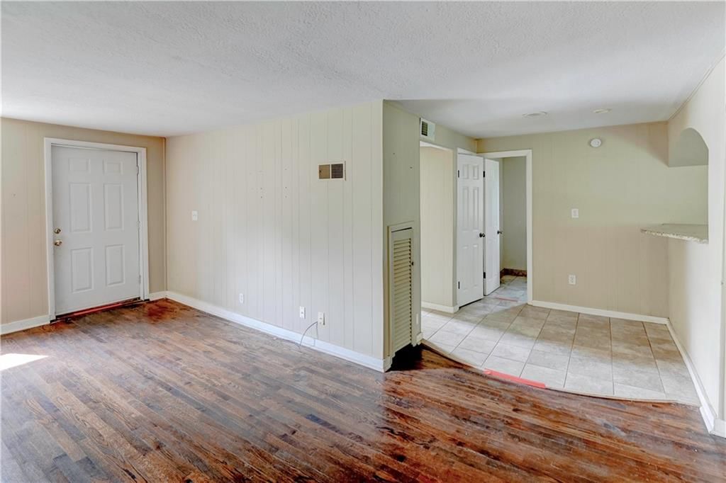 Photo 14 of 44 - 441 S 71st Street