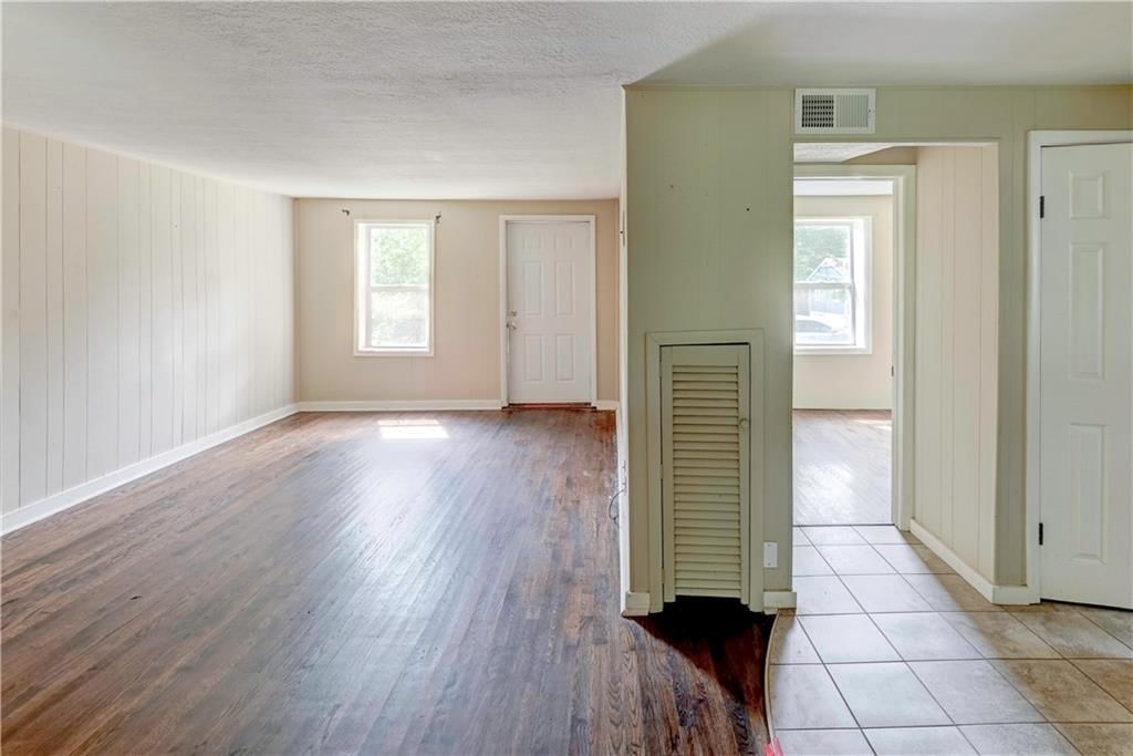 Photo 19 of 44 - 441 S 71st Street