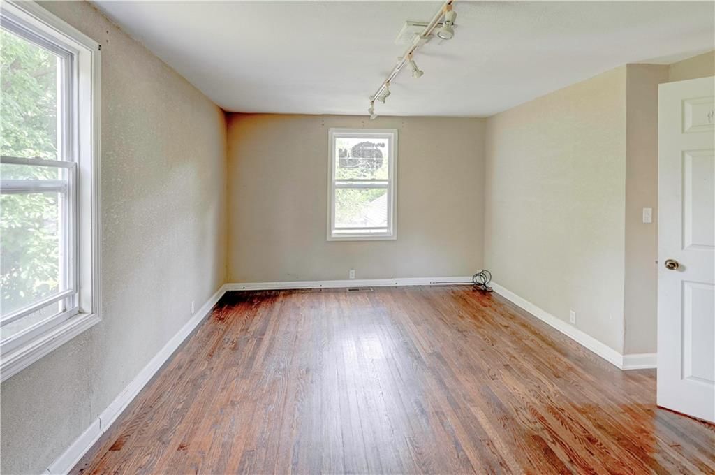 Photo 29 of 44 - 441 S 71st Street