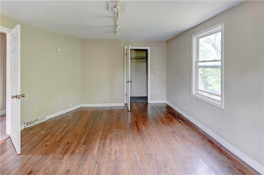 Photo 30 of 44 - 441 S 71st Street