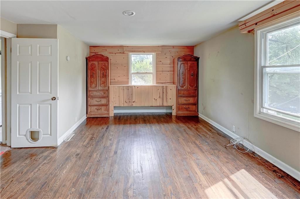 Photo 34 of 44 - 441 S 71st Street