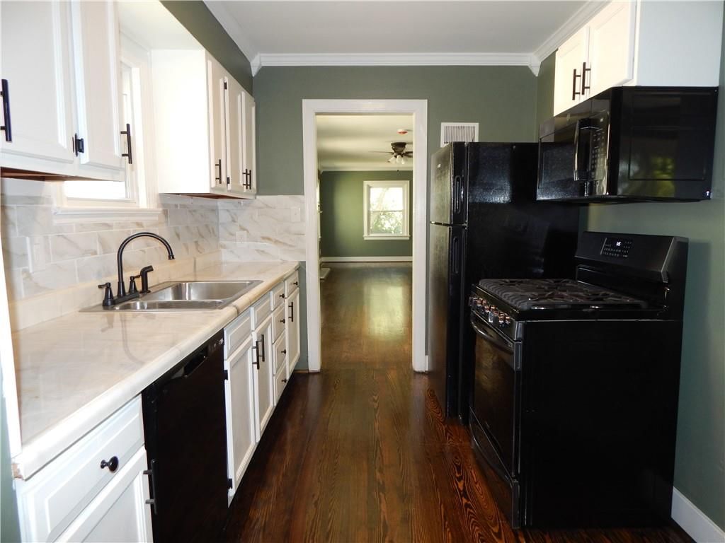 1610 S Broadway Street — photo 40