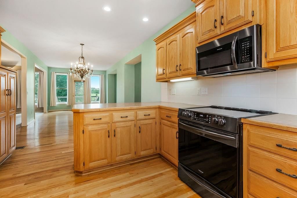 Photo 11 of 39 - 23533 W 74th Terrace