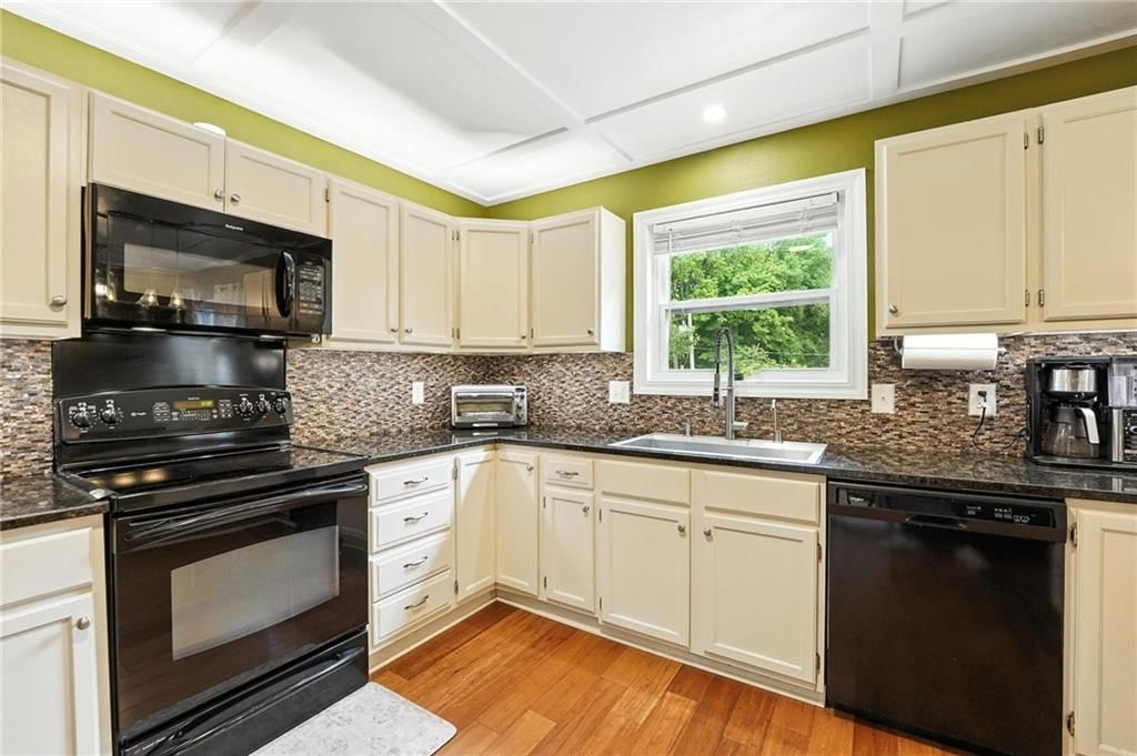 Photo 8 of 41 - 8012 NE 57th Street