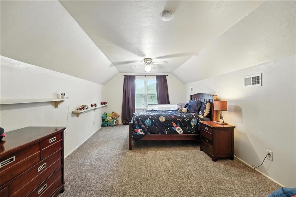 Photo 16 of 41 - 8012 NE 57th Street