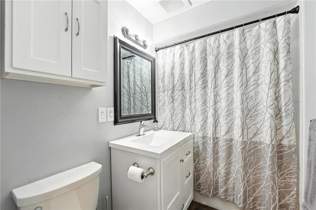 Photo 23 of 41 - 8012 NE 57th Street