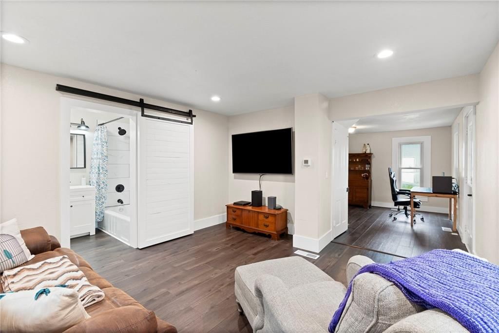 Photo 5 of 23 - 206 Frank Street