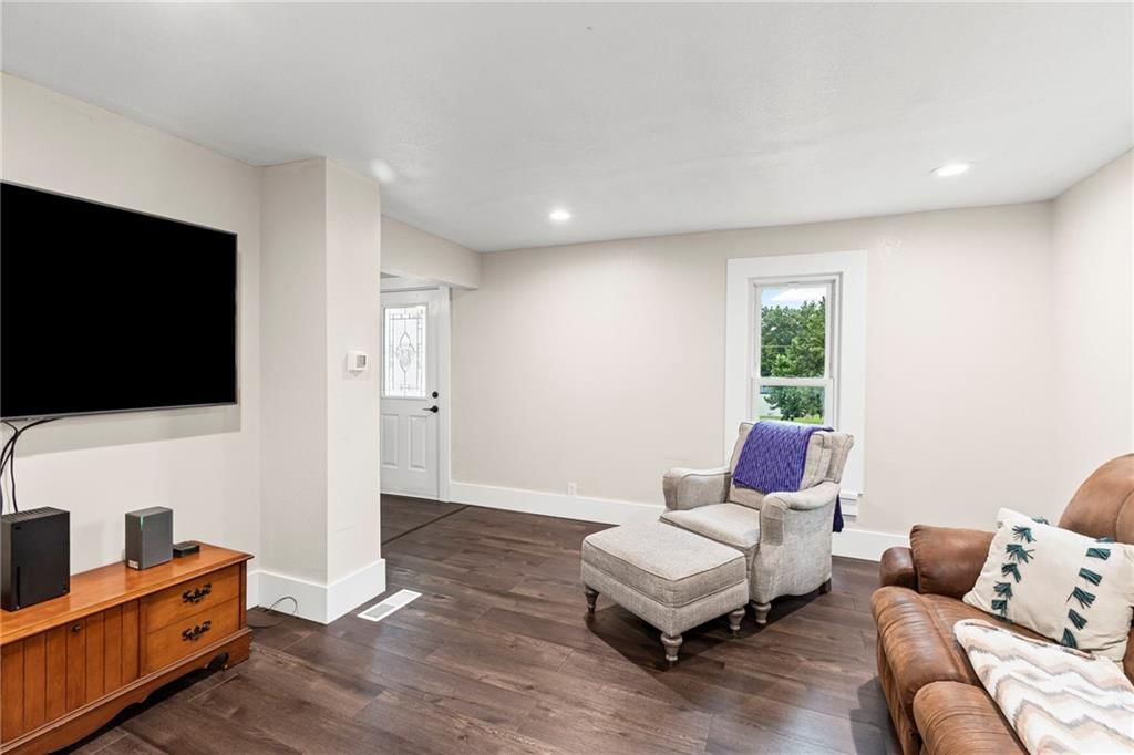Photo 6 of 23 - 206 Frank Street