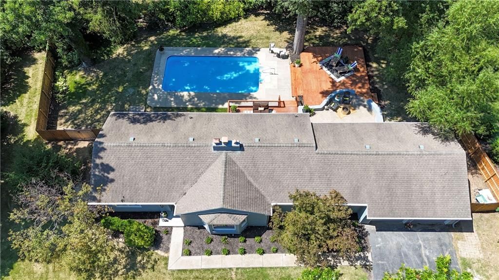 9440 Manor Road, Leawood, KS