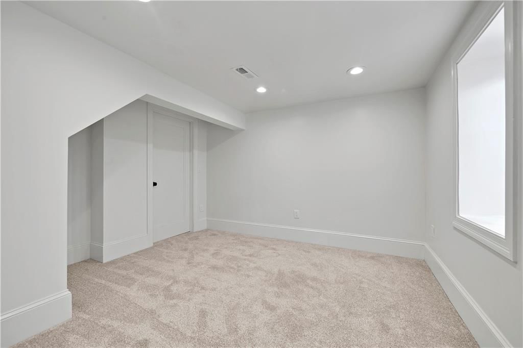 9440 Manor Road — photo 43