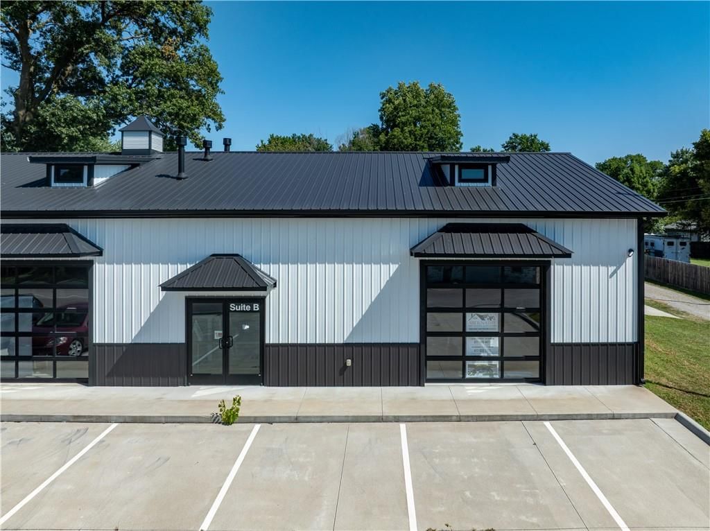 1301 E 4th Street — photo 9