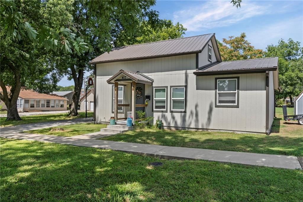417 E 4th Avenue — photo 3