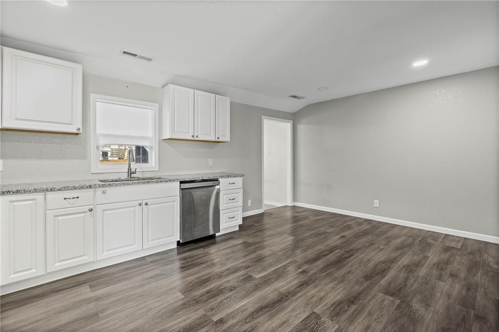 417 E 4th Avenue — photo 16