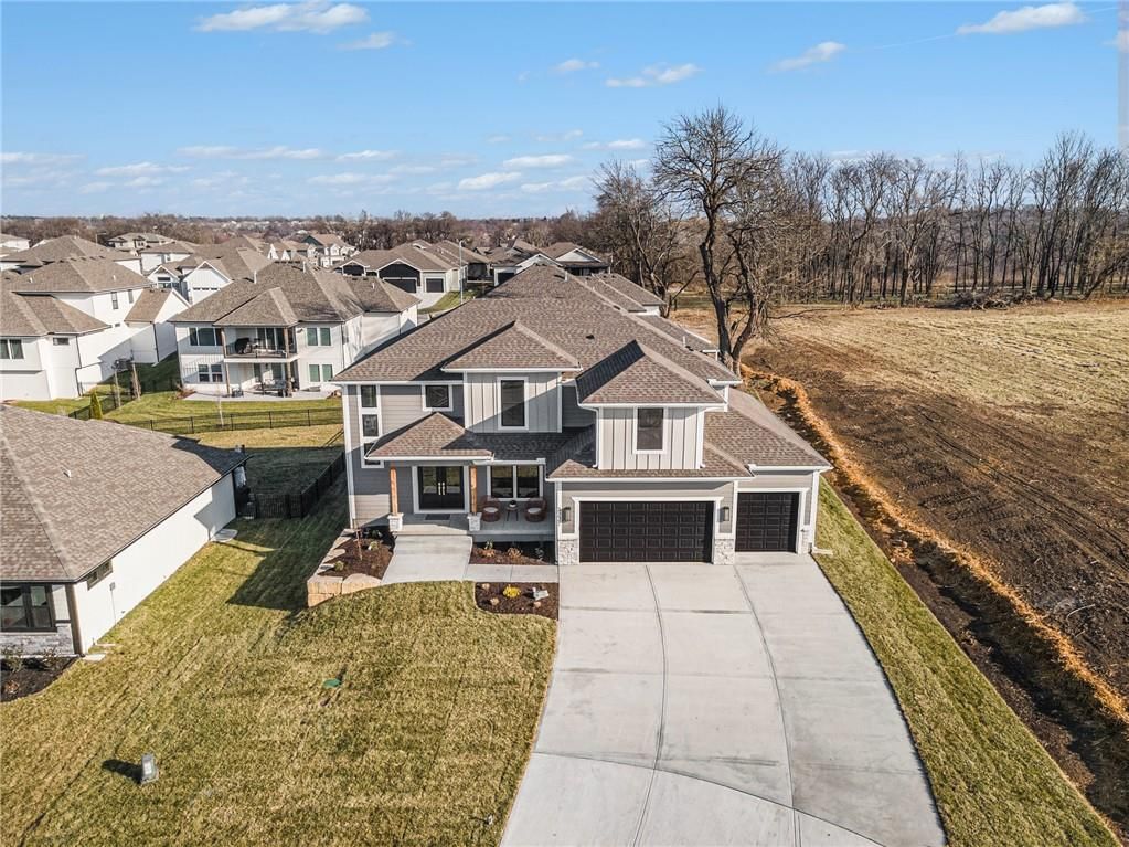 3221 SW Saddlebred Terrace, Lee's Summit, MO