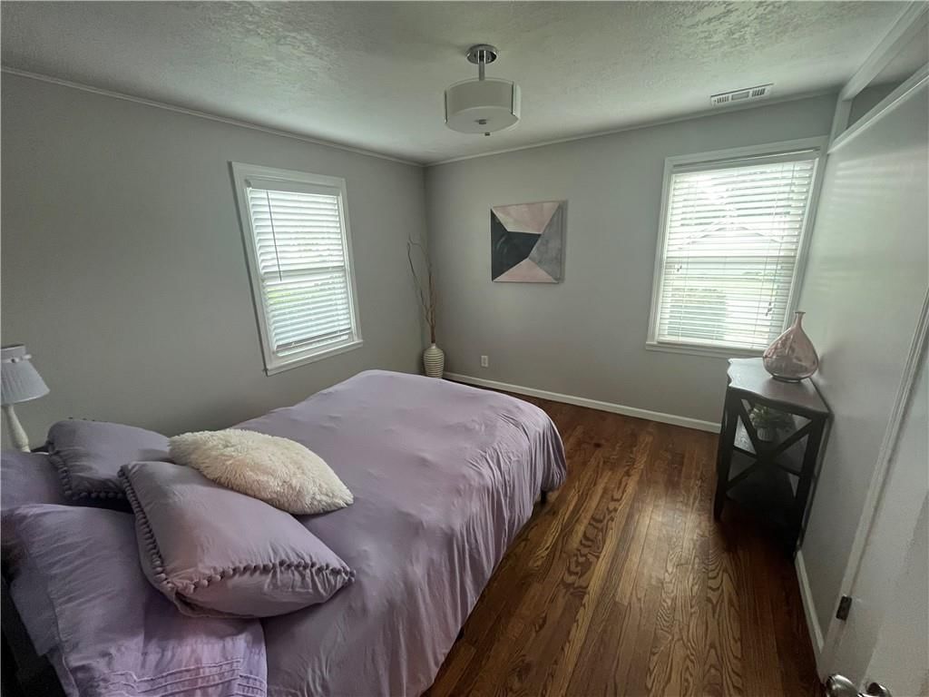 Photo 5 of 13 - 7636 Robinson Street