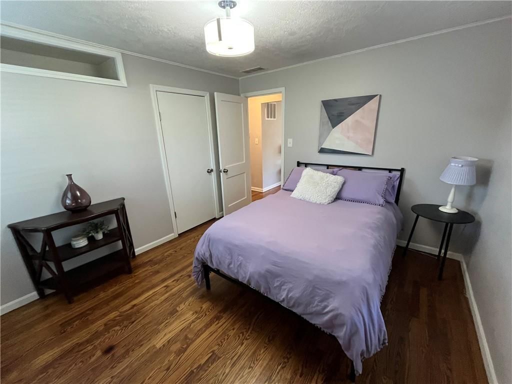 Photo 6 of 13 - 7636 Robinson Street