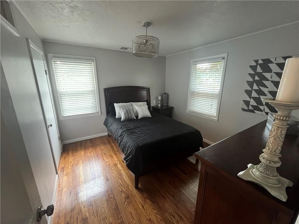 Photo 7 of 13 - 7636 Robinson Street