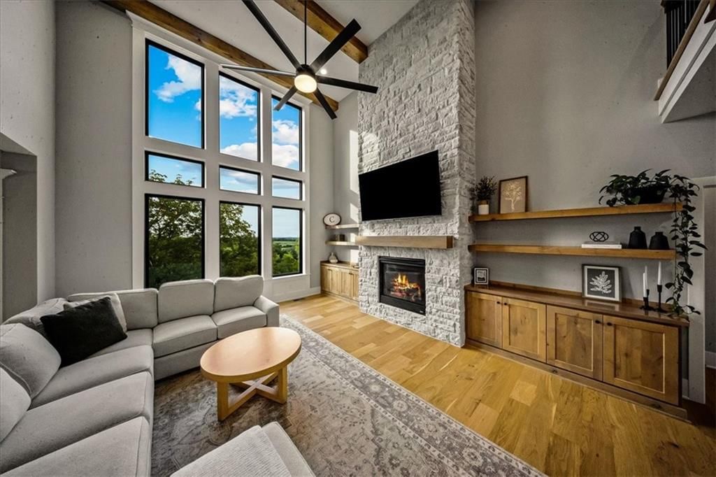 Photo 4 of 40 - 31215 E 219th Street