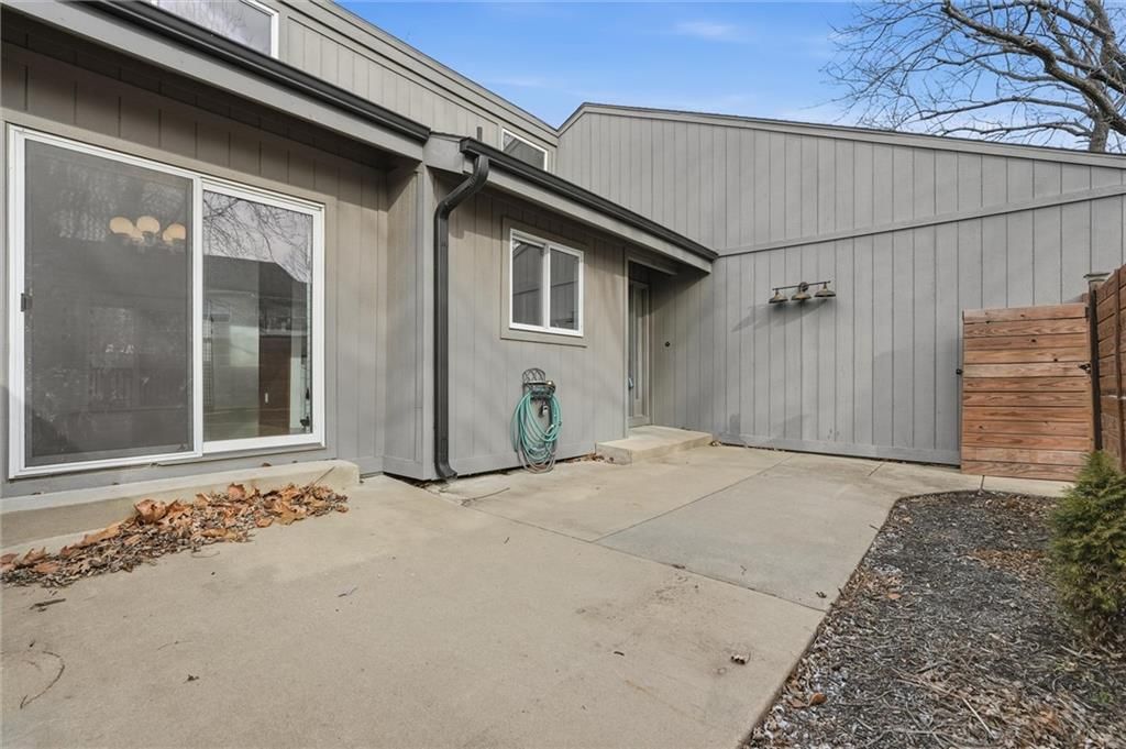 2704 University Drive — photo 40