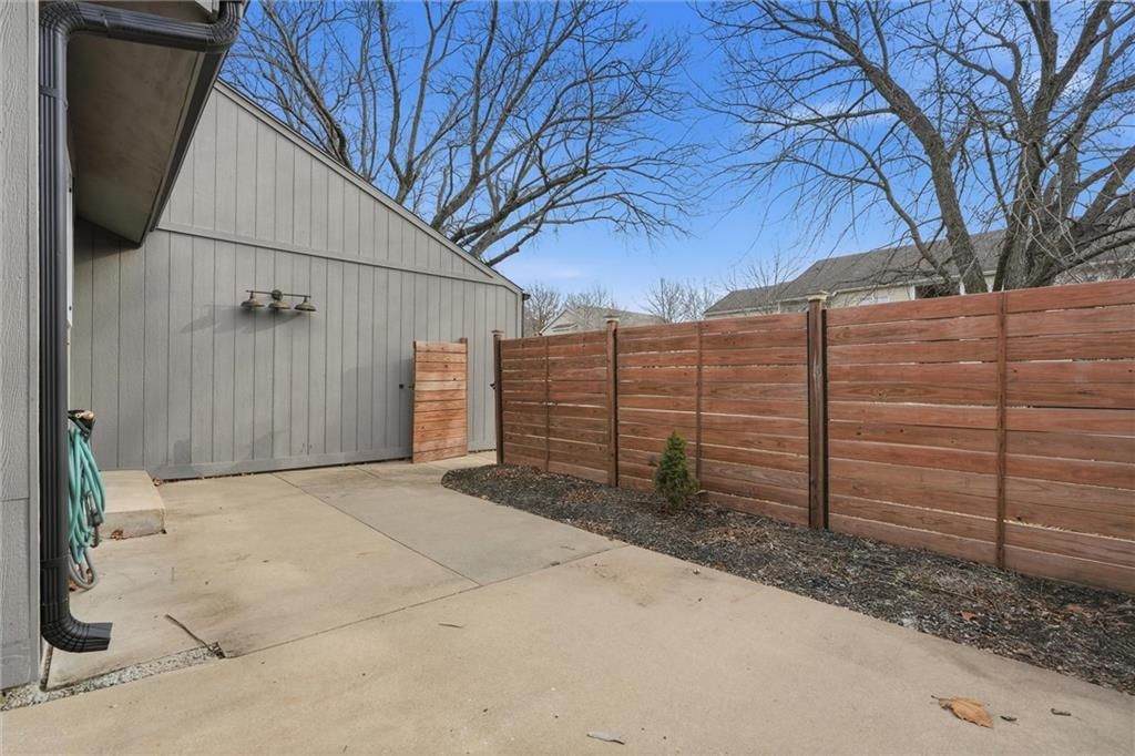 2704 University Drive — photo 41