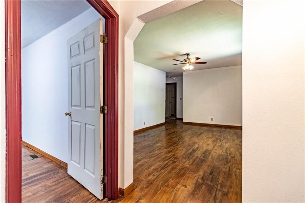 Photo 15 of 29 - 305 S Washington Avenue
