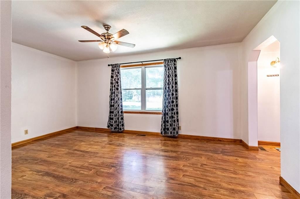 Photo 18 of 29 - 305 S Washington Avenue