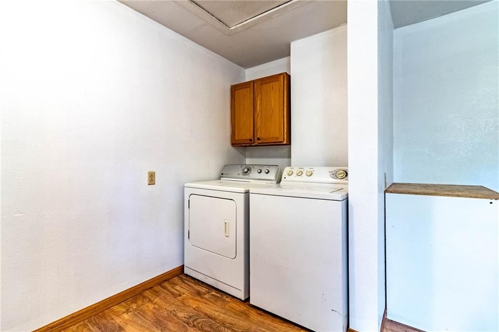 Photo 22 of 29 - 305 S Washington Avenue