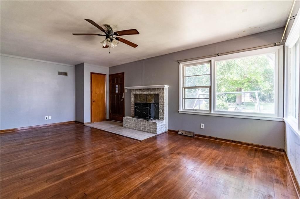 Photo 6 of 18 - 613 Hillcrest Drive