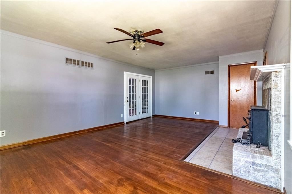 Photo 7 of 18 - 613 Hillcrest Drive