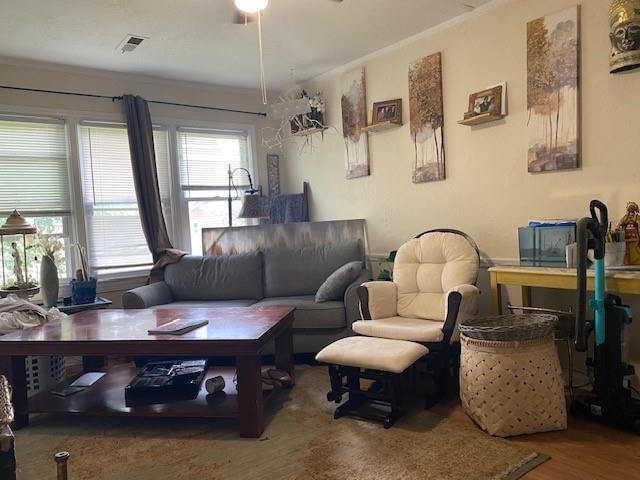 Photo 11 of 20 - 563 S Ash Avenue