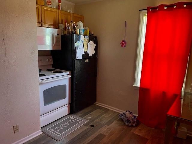 Photo 16 of 20 - 563 S Ash Avenue